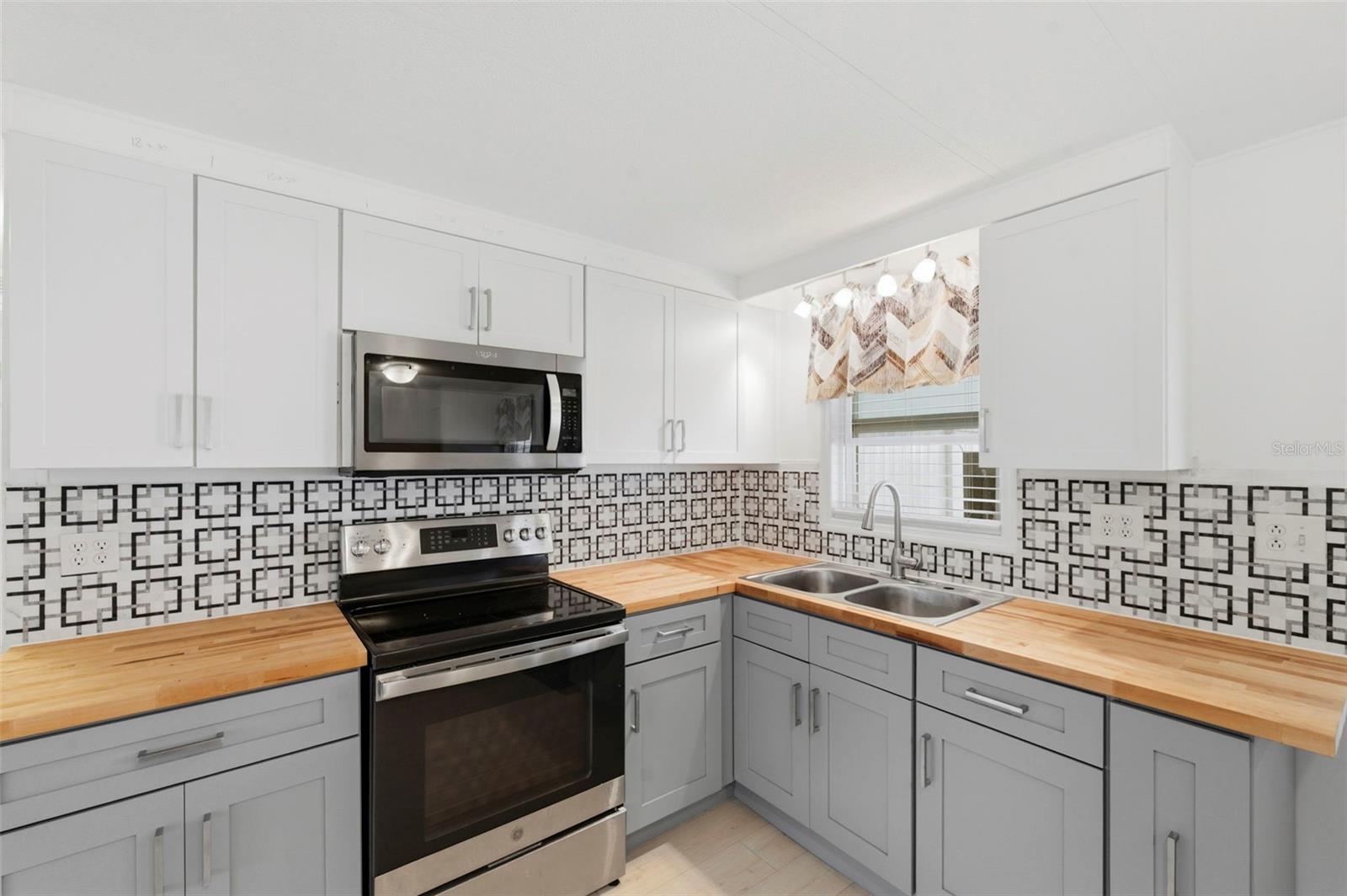 Image 10 of 65 For 10810 Freedom Drive