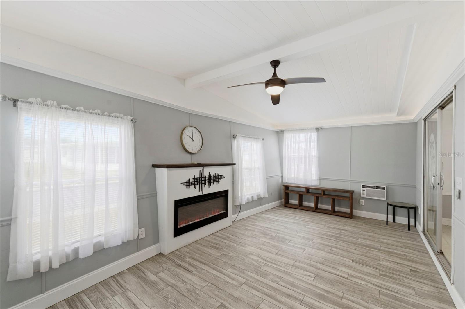 Image 5 of 65 For 10810 Freedom Drive