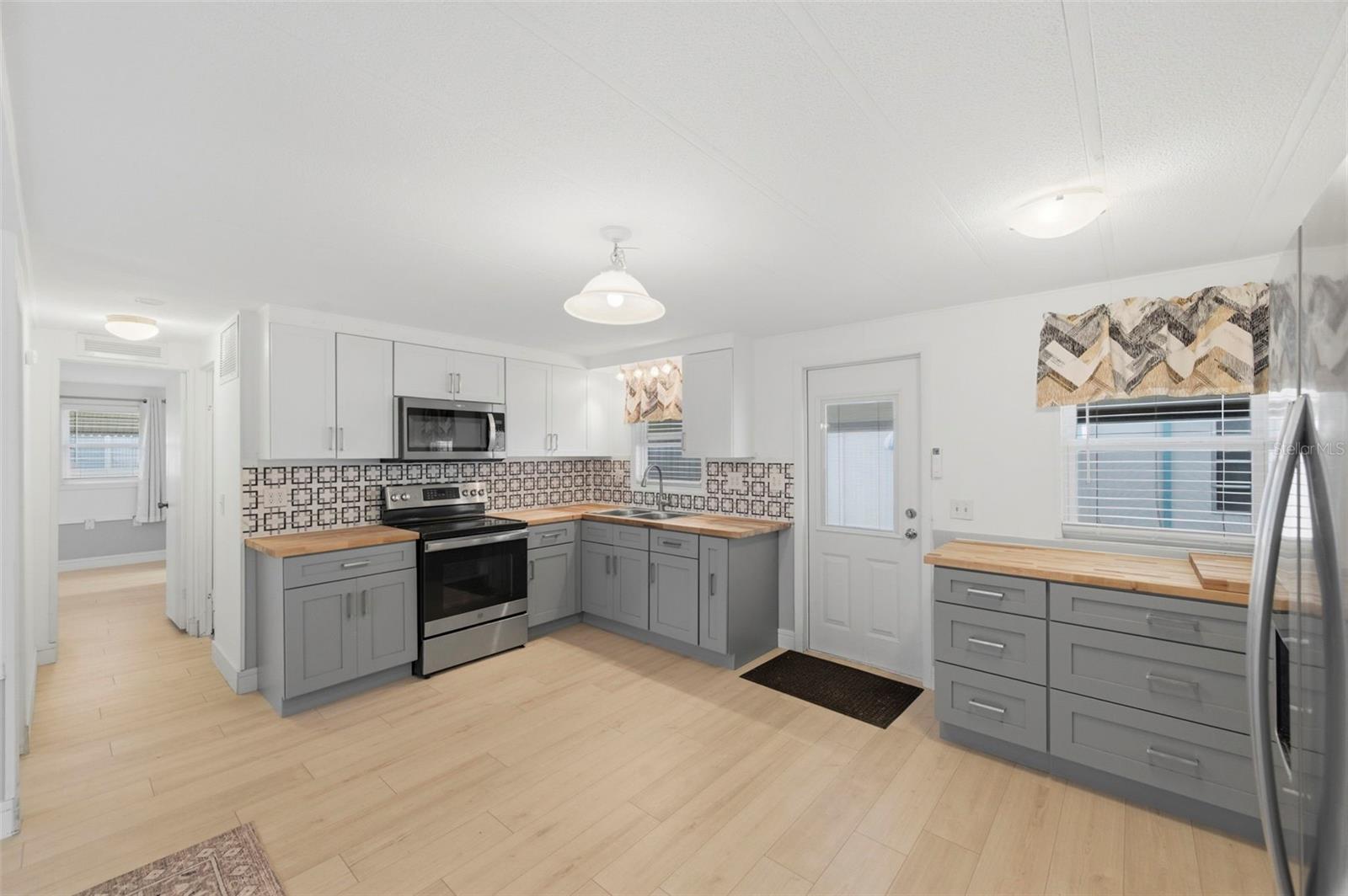 Image 8 of 65 For 10810 Freedom Drive