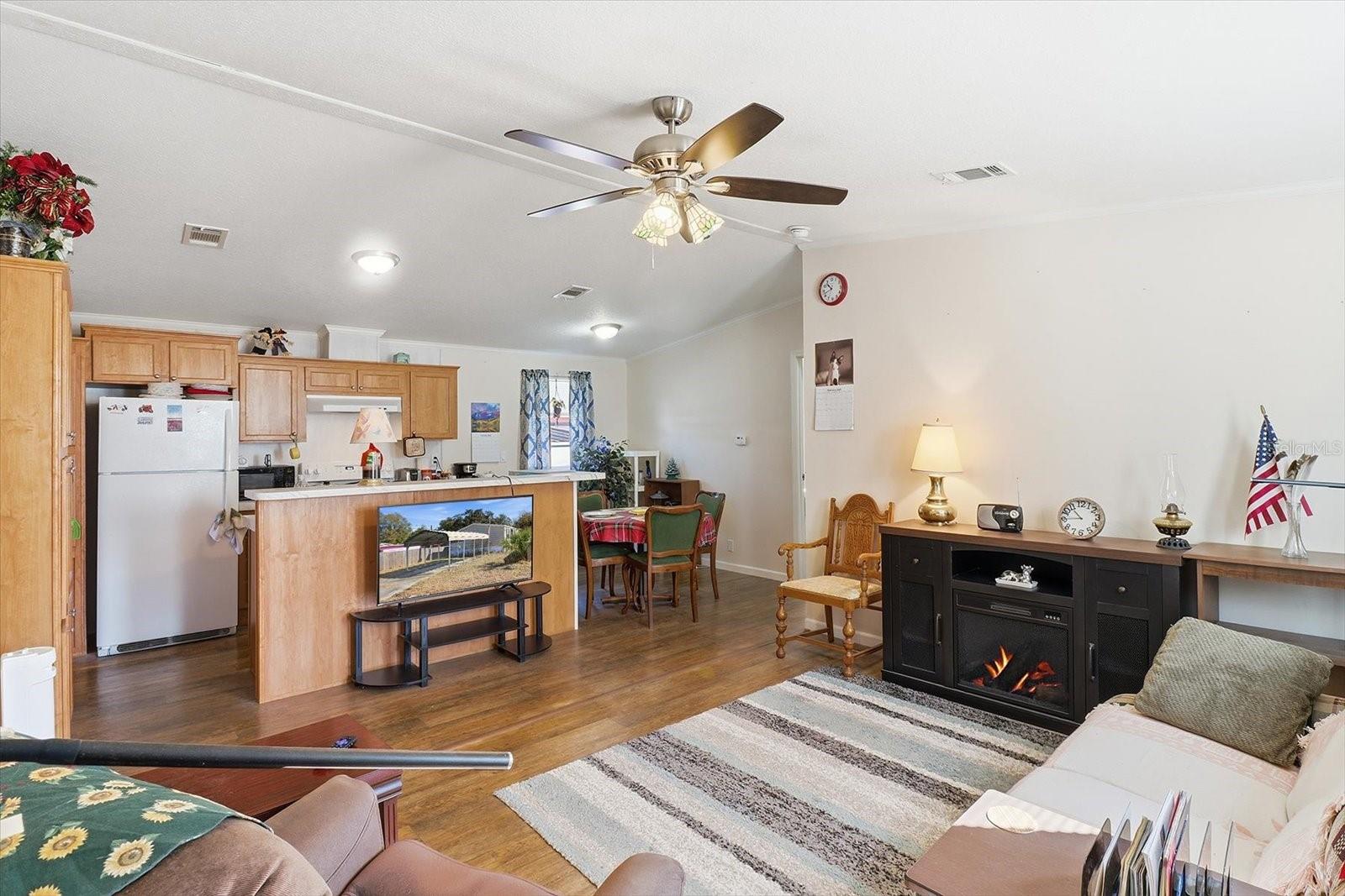 Image 4 of 45 For 4025 Bluewater Drive