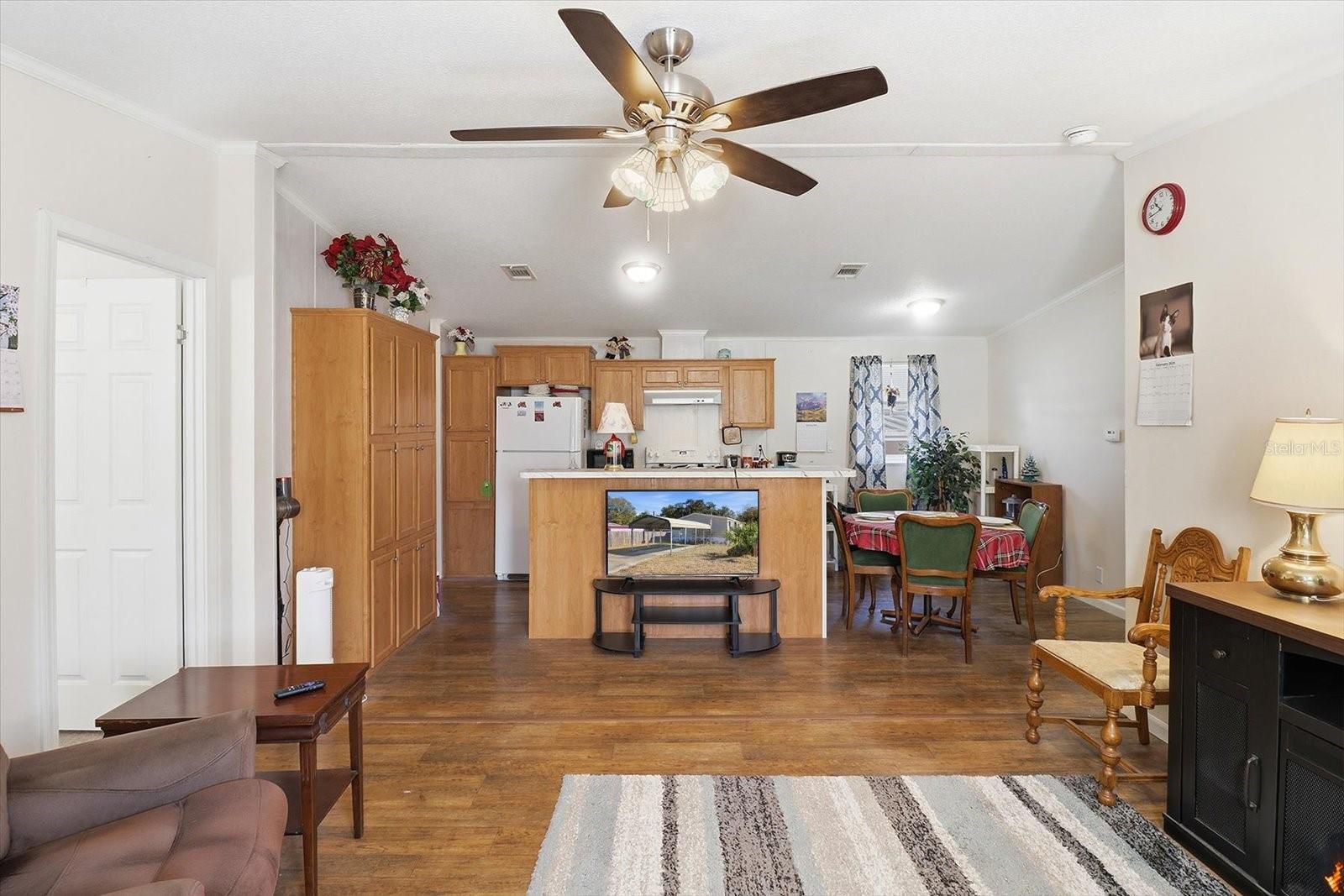 Image 5 of 45 For 4025 Bluewater Drive