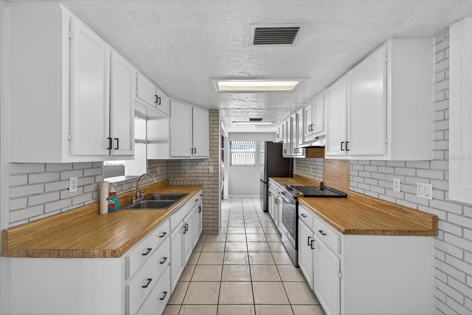 Image 18 of 44 For 8634 Velvet Drive