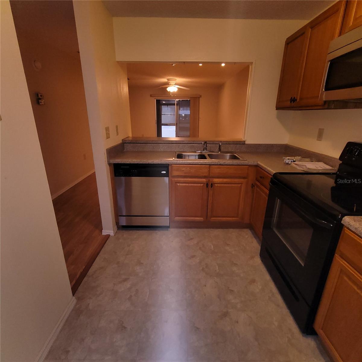 Image 9 of 17 For 2851 Westmoreland Court