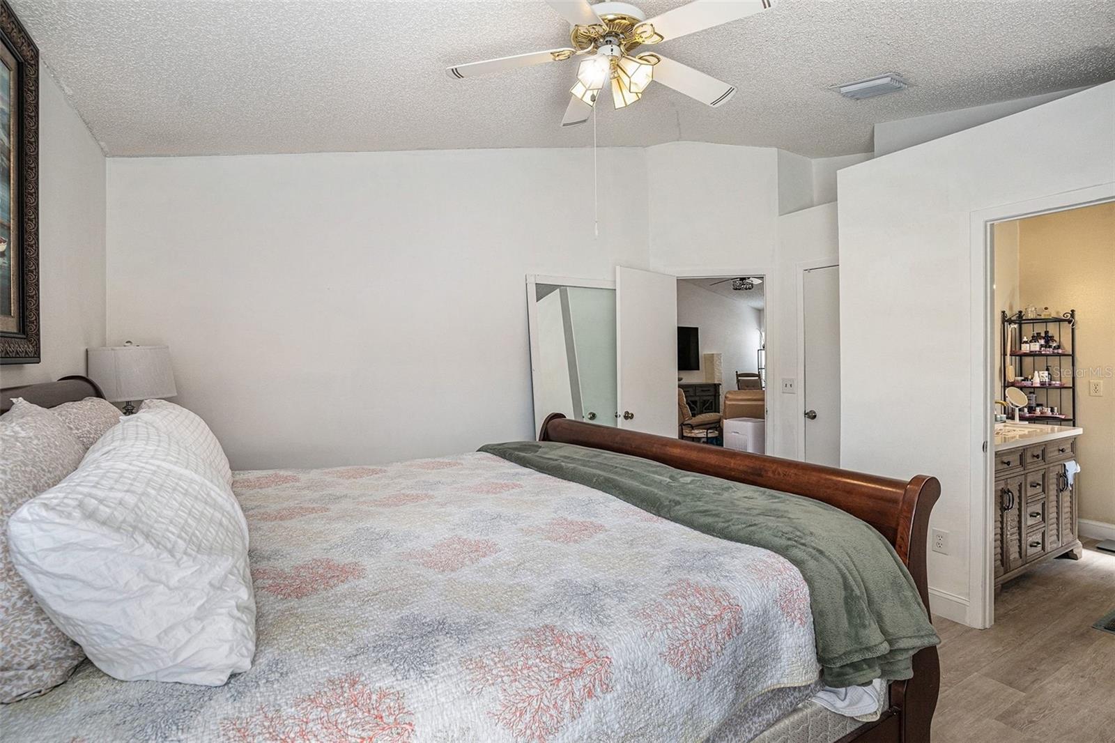 Image 13 of 23 For 312 Benson Street