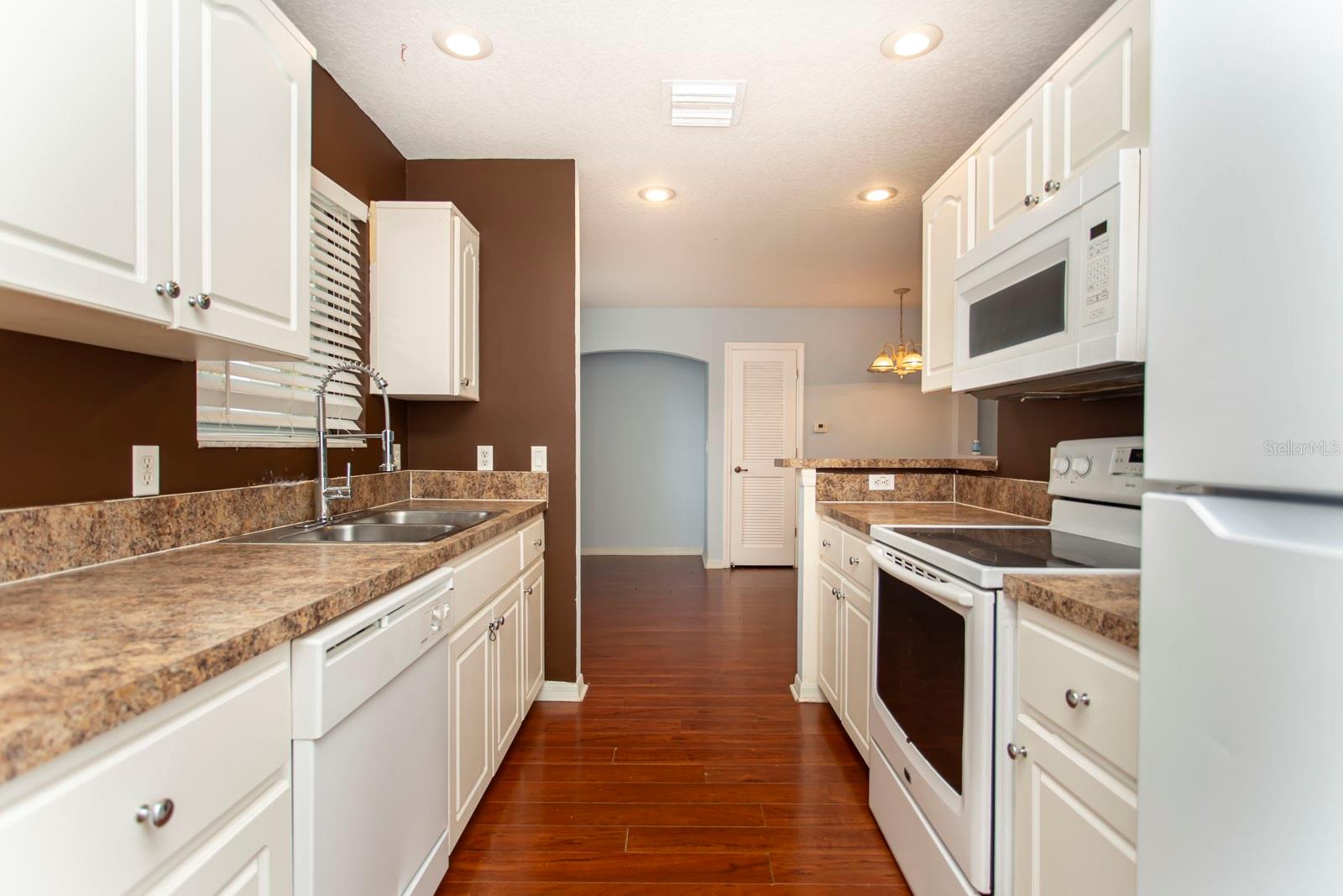 Image 13 of 40 For 6740 Moonglow Drive 101