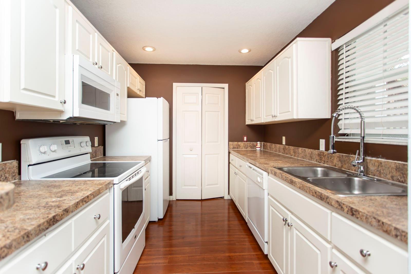 Image 14 of 40 For 6740 Moonglow Drive 101