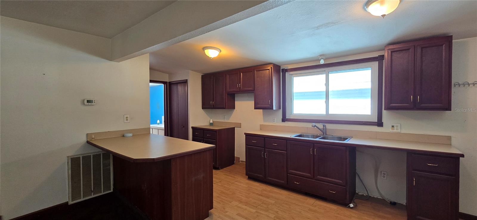 Image 28 of 56 For 1025 Garfield Avenue