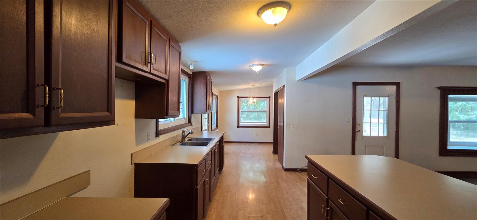 Image 29 of 56 For 1025 Garfield Avenue