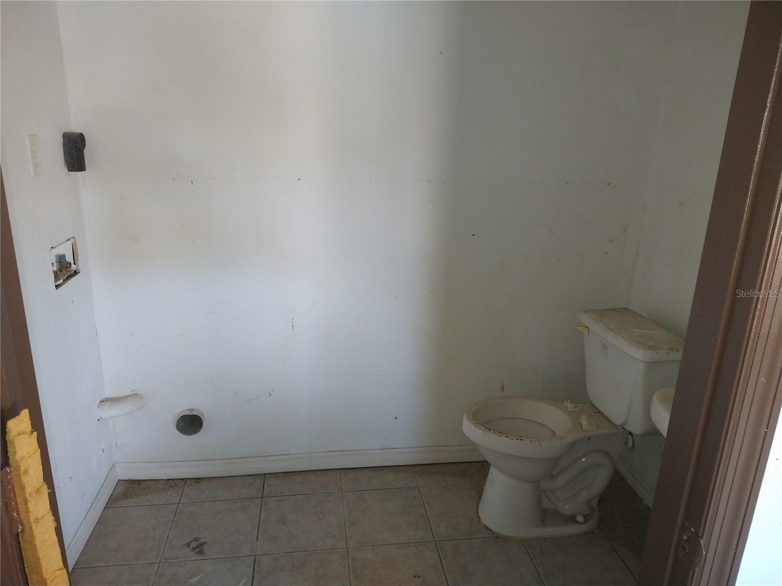 Image 17 of 25 For 13923 Old Dixie Highway