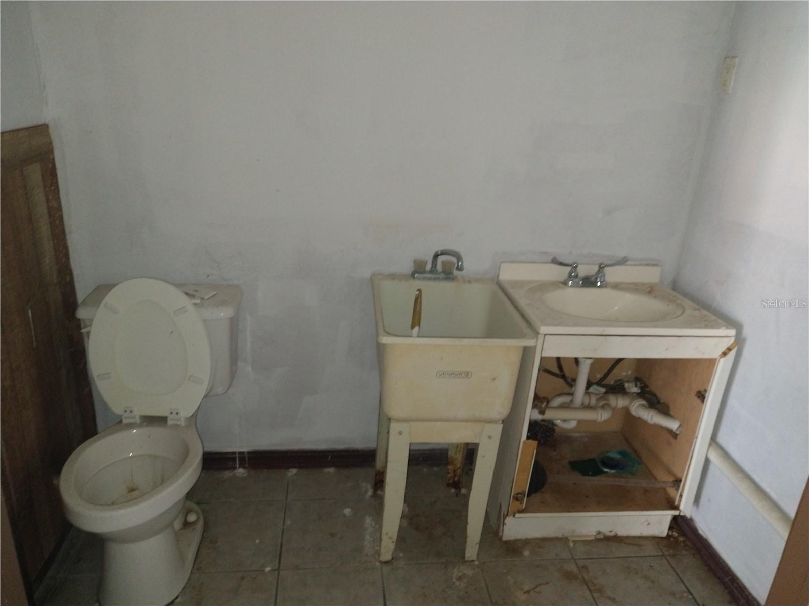 Image 20 of 25 For 13923 Old Dixie Highway