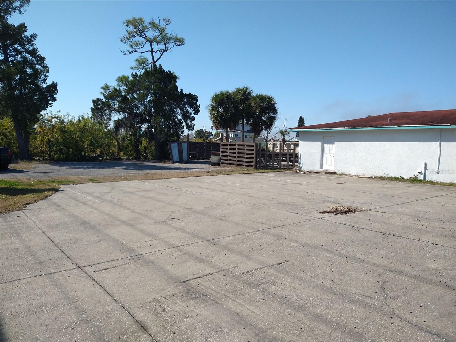 Image 4 of 25 For 13923 Old Dixie Highway