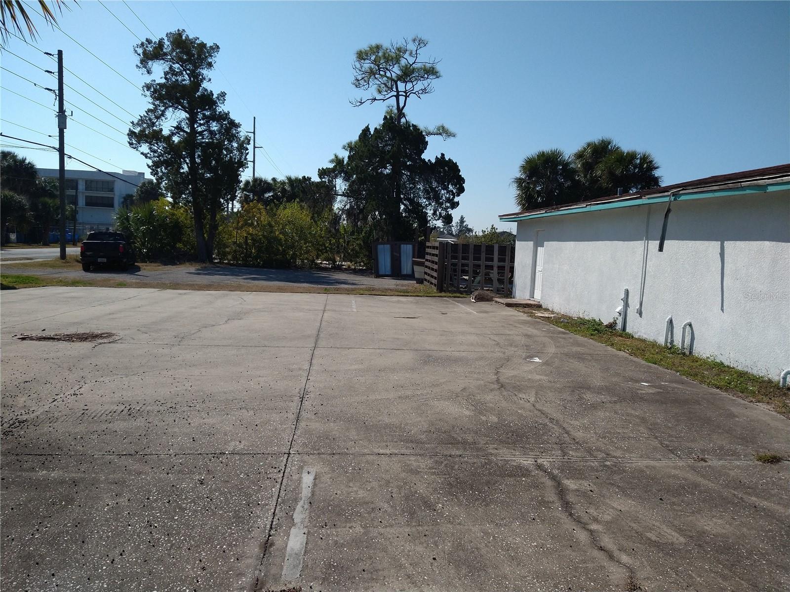 Image 8 of 25 For 13923 Old Dixie Highway