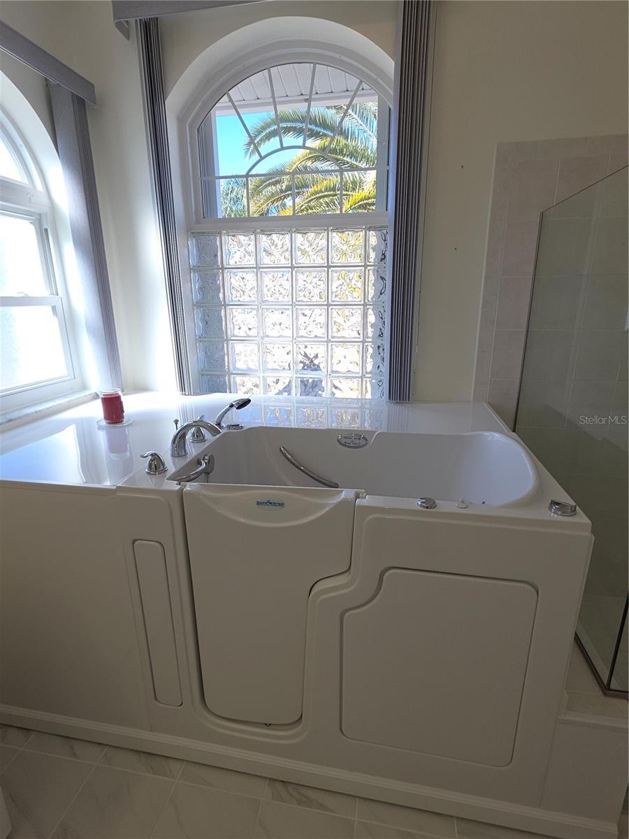 Image 15 of 41 For 2476 Misty Meadow Court