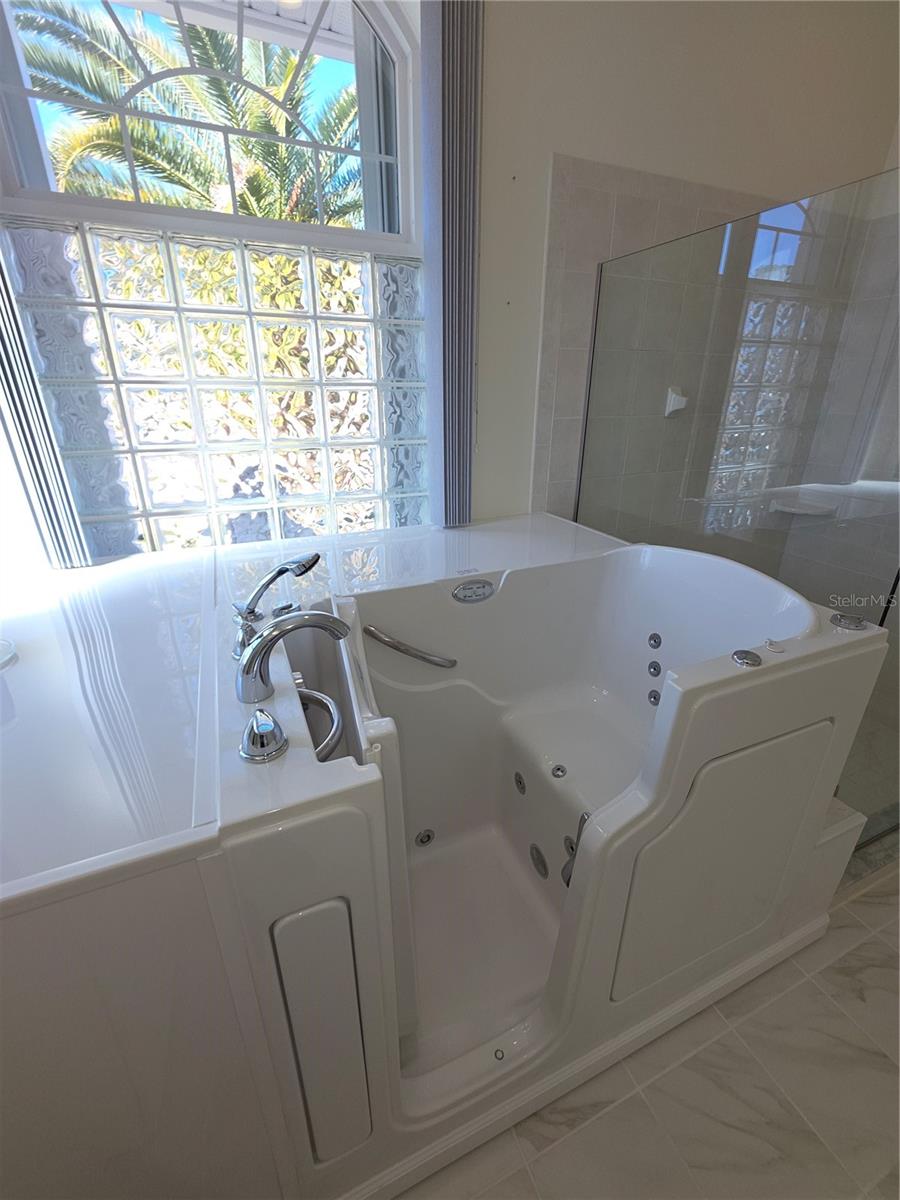 Image 16 of 41 For 2476 Misty Meadow Court