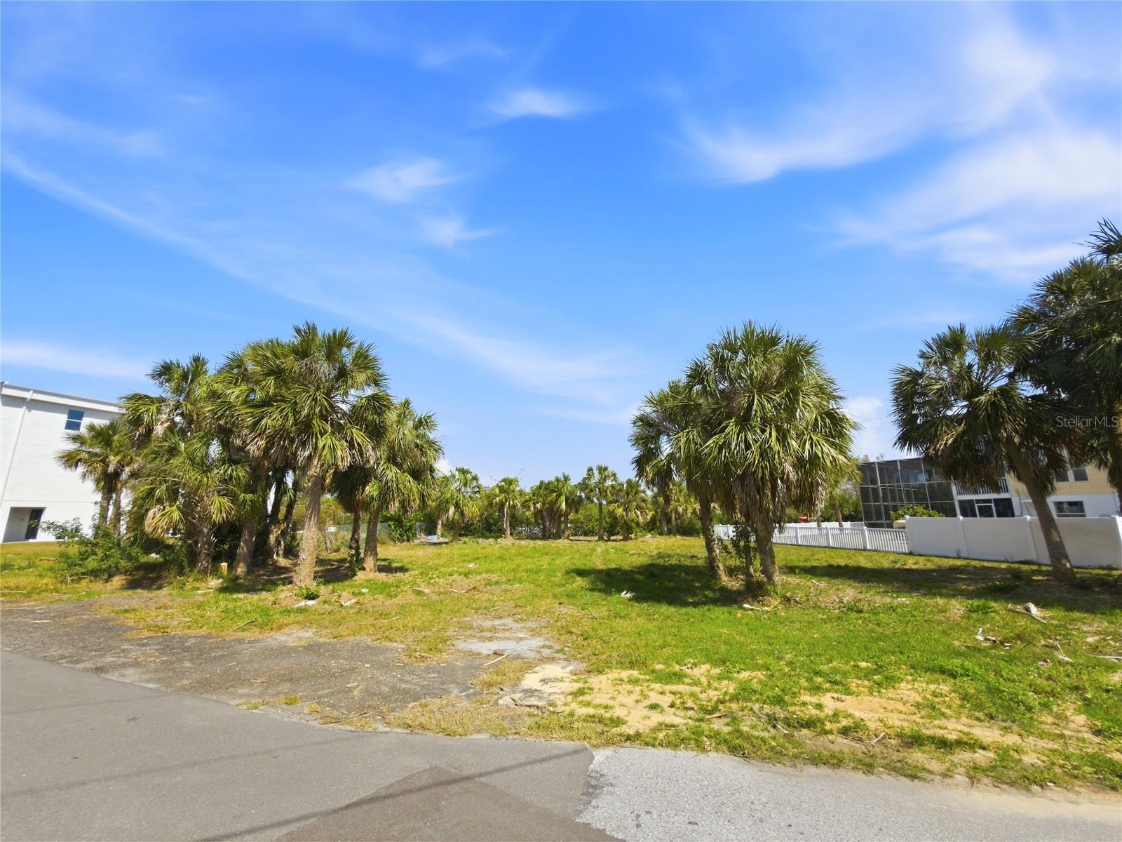 Image 6 of 8 For Deedra Circle