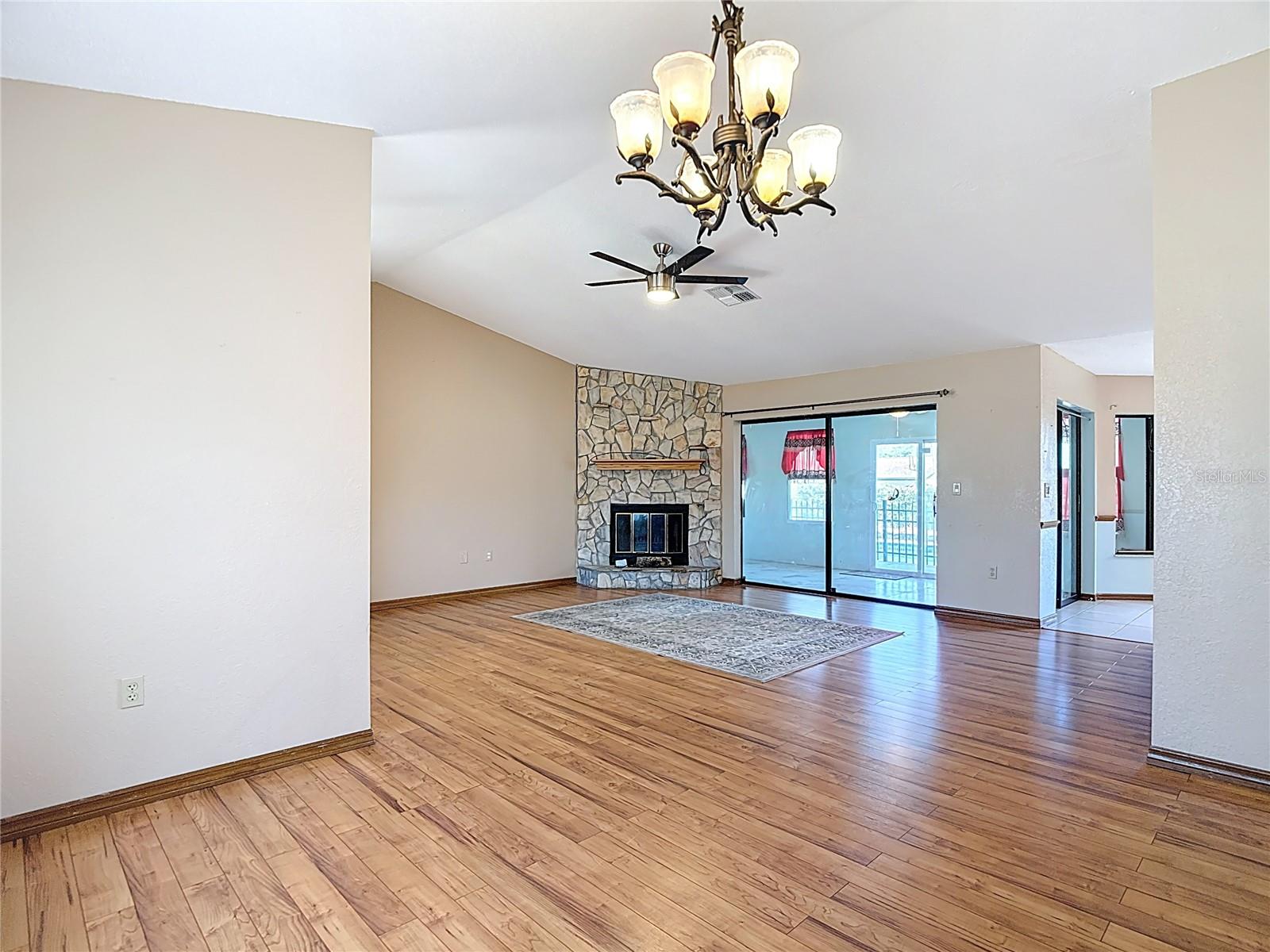 Image 12 of 59 For 5066 Woodbine Street