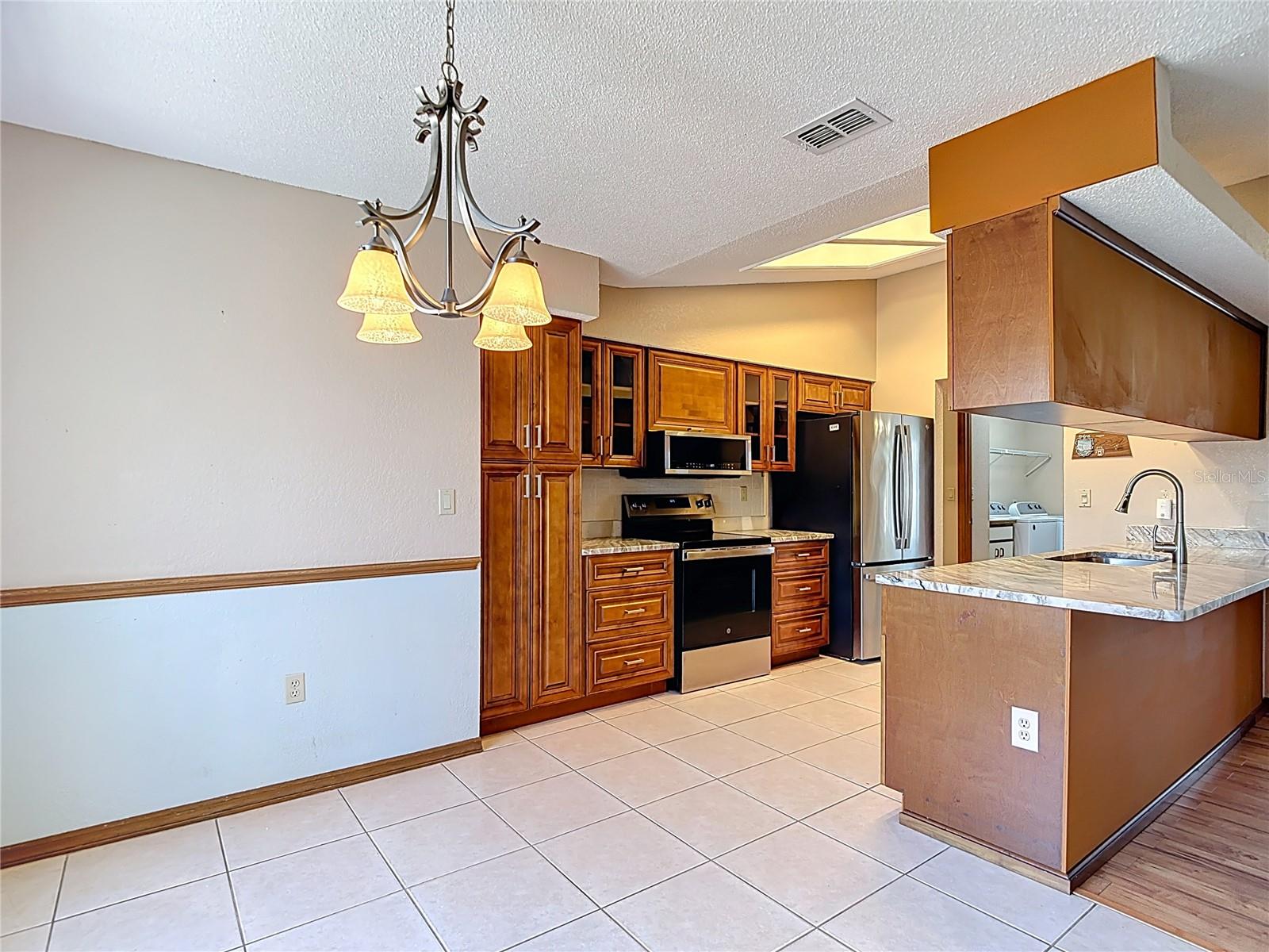 Image 19 of 59 For 5066 Woodbine Street