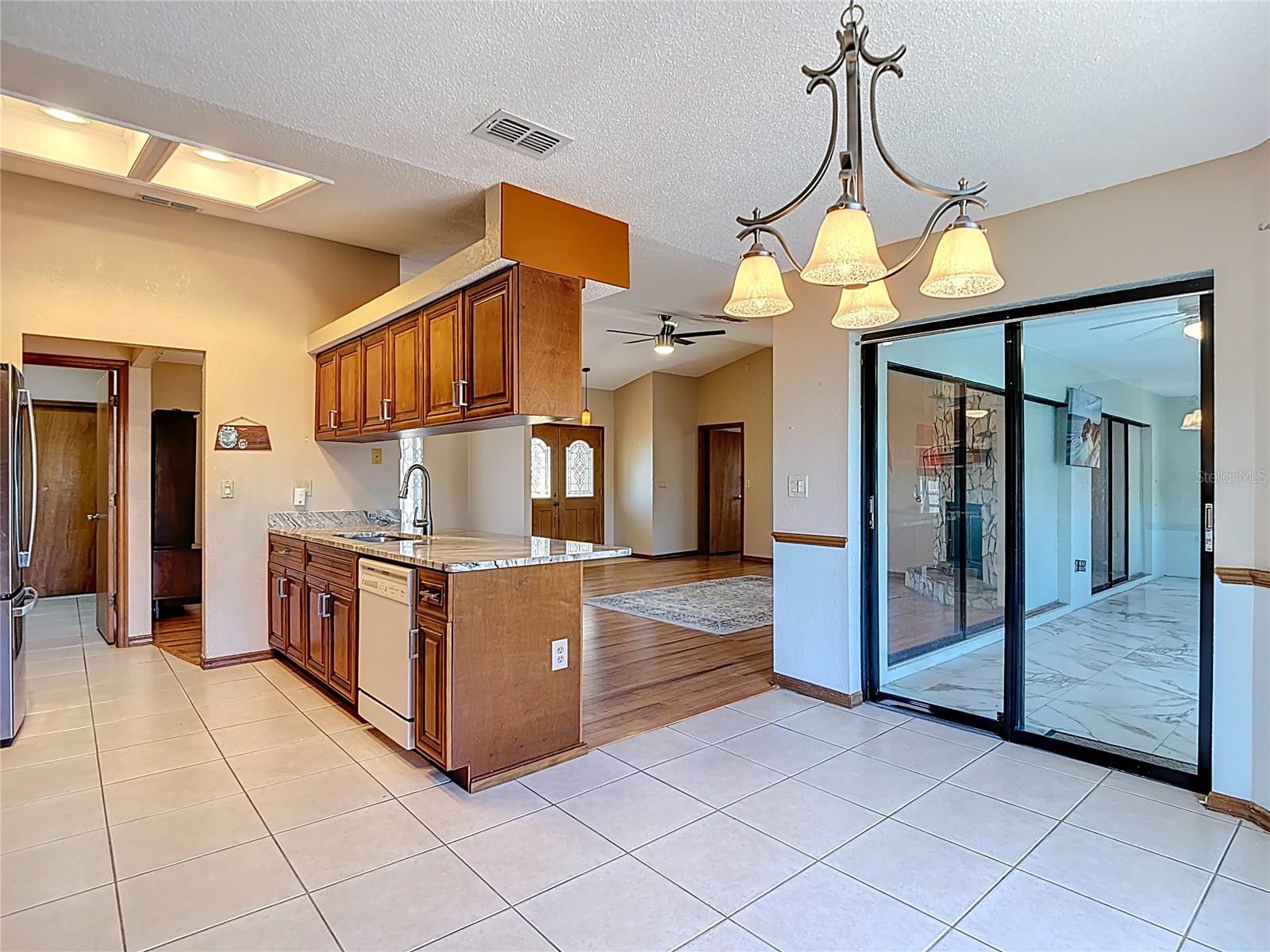 Image 20 of 59 For 5066 Woodbine Street