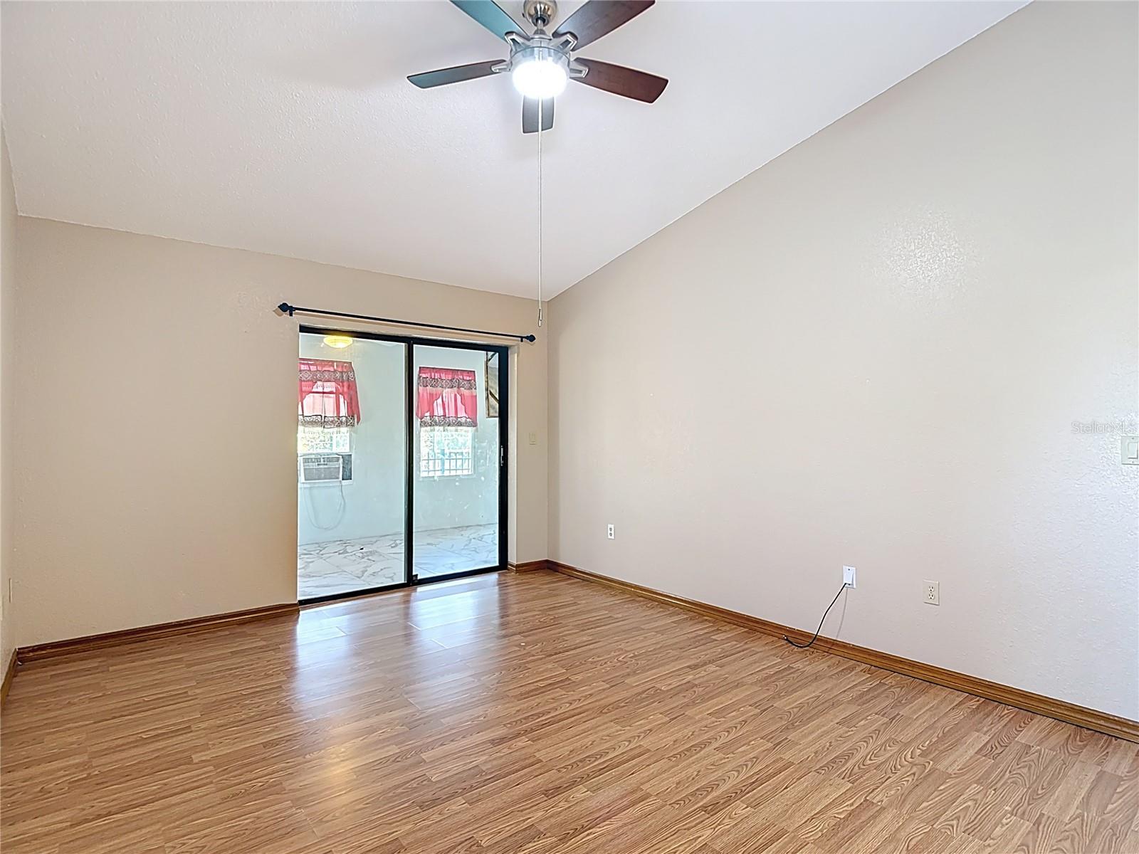 Image 33 of 59 For 5066 Woodbine Street