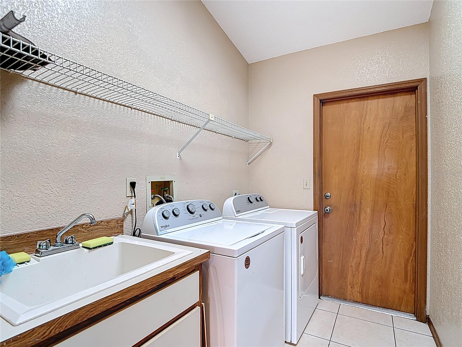 Image 40 of 59 For 5066 Woodbine Street