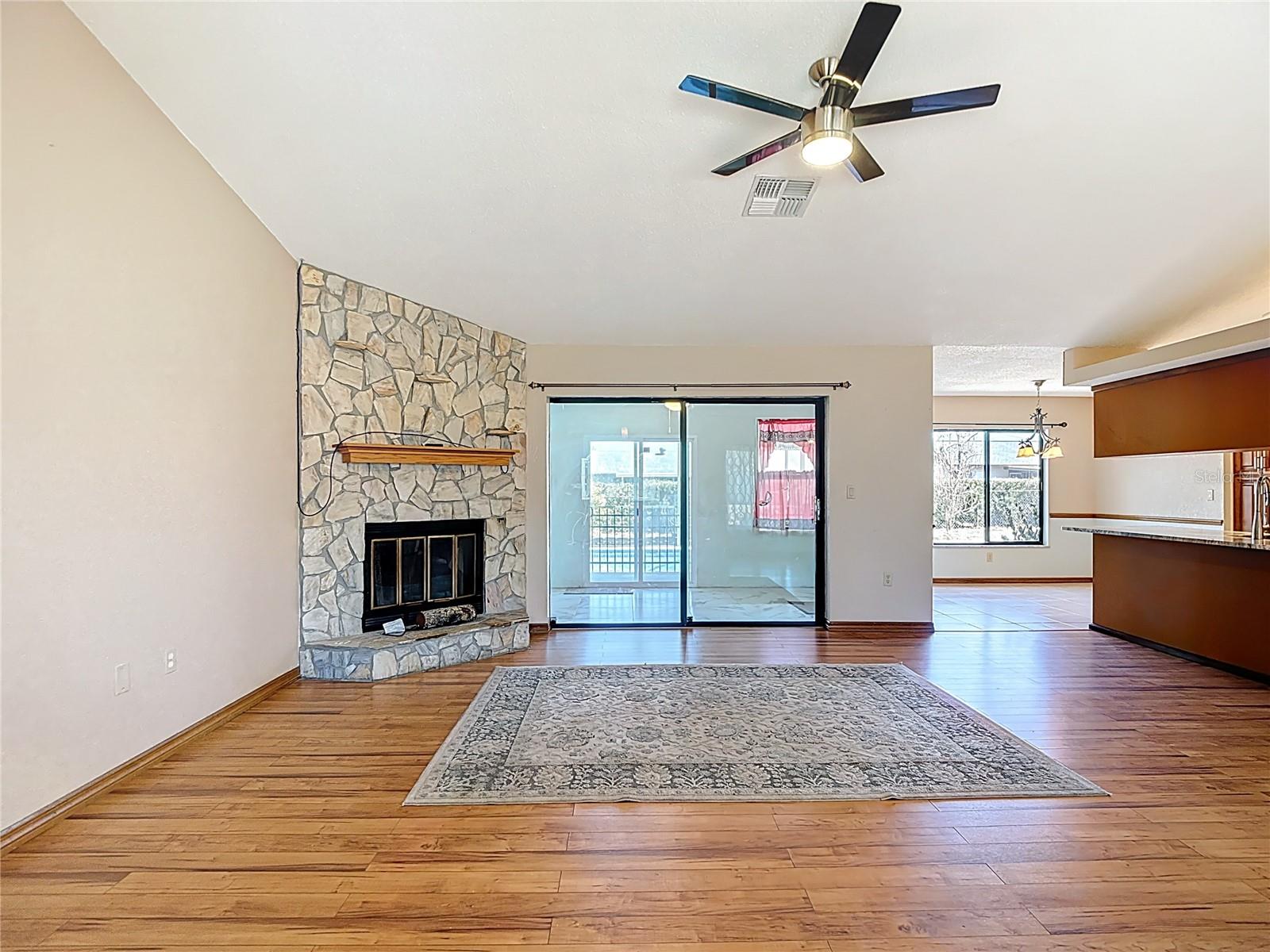 Image 5 of 59 For 5066 Woodbine Street