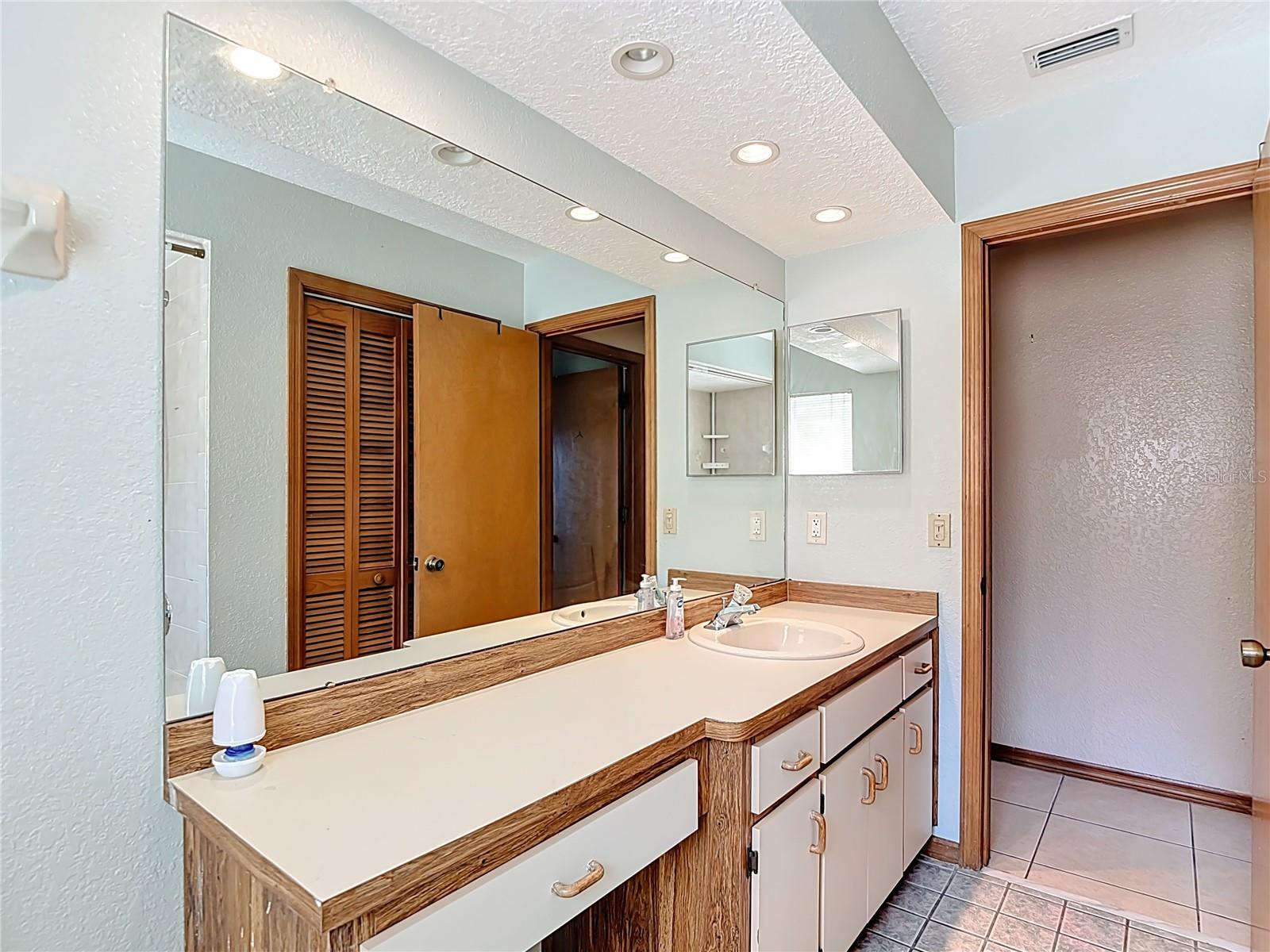 Image 51 of 59 For 5066 Woodbine Street