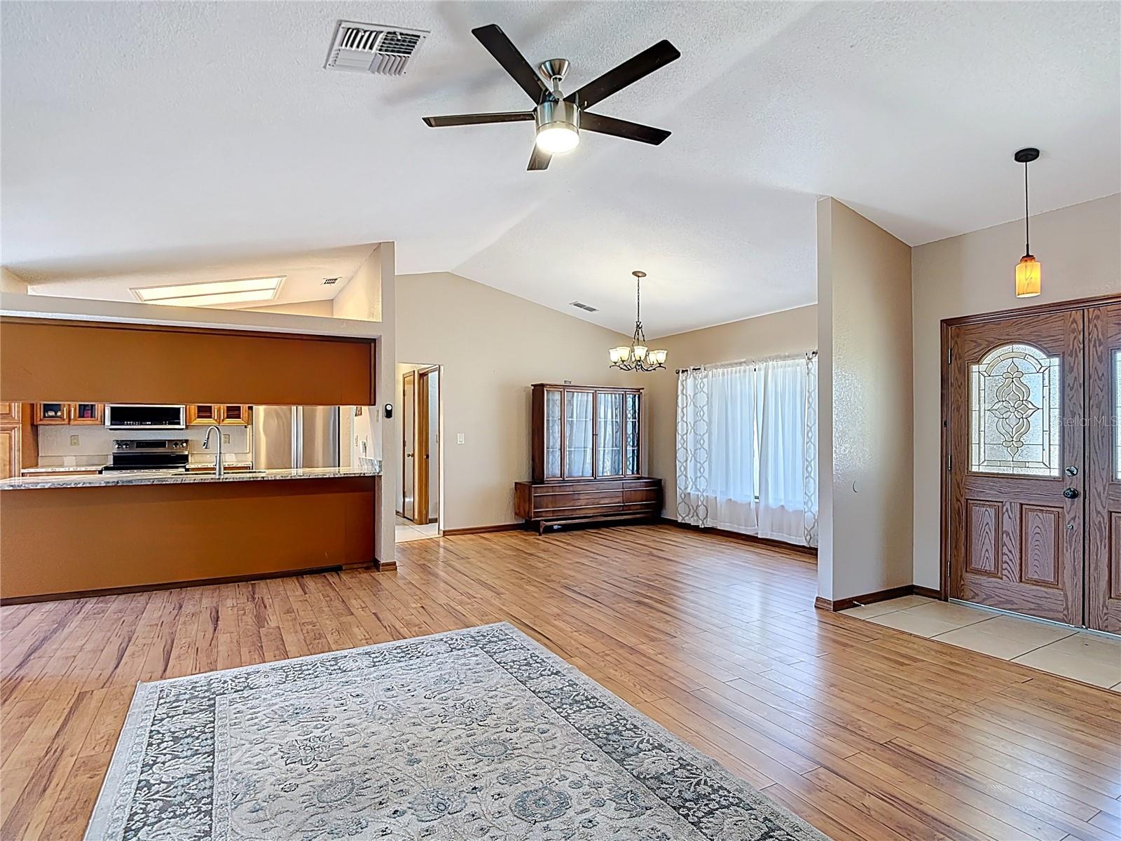 Image 7 of 59 For 5066 Woodbine Street