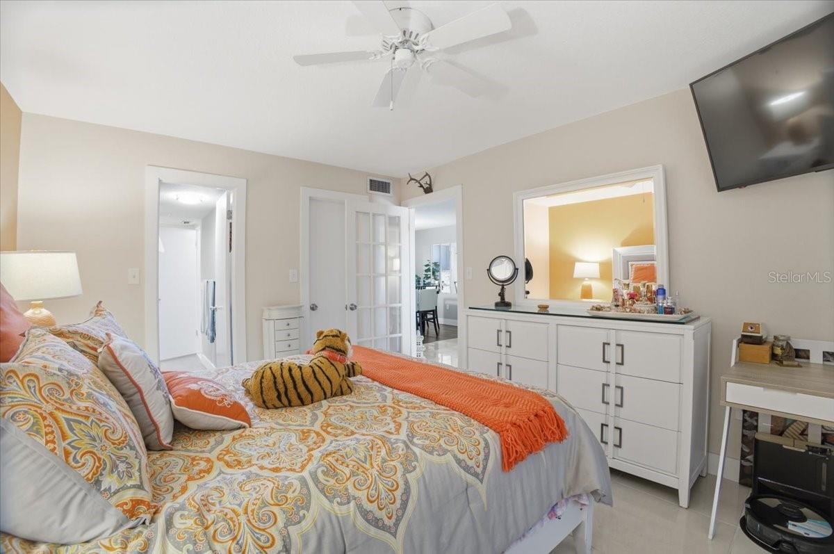 Image 12 of 31 For 3710 Lake Bayshore Drive K416