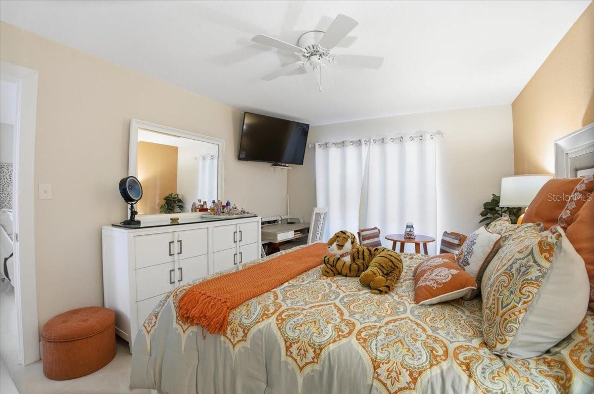 Image 13 of 31 For 3710 Lake Bayshore Drive K416