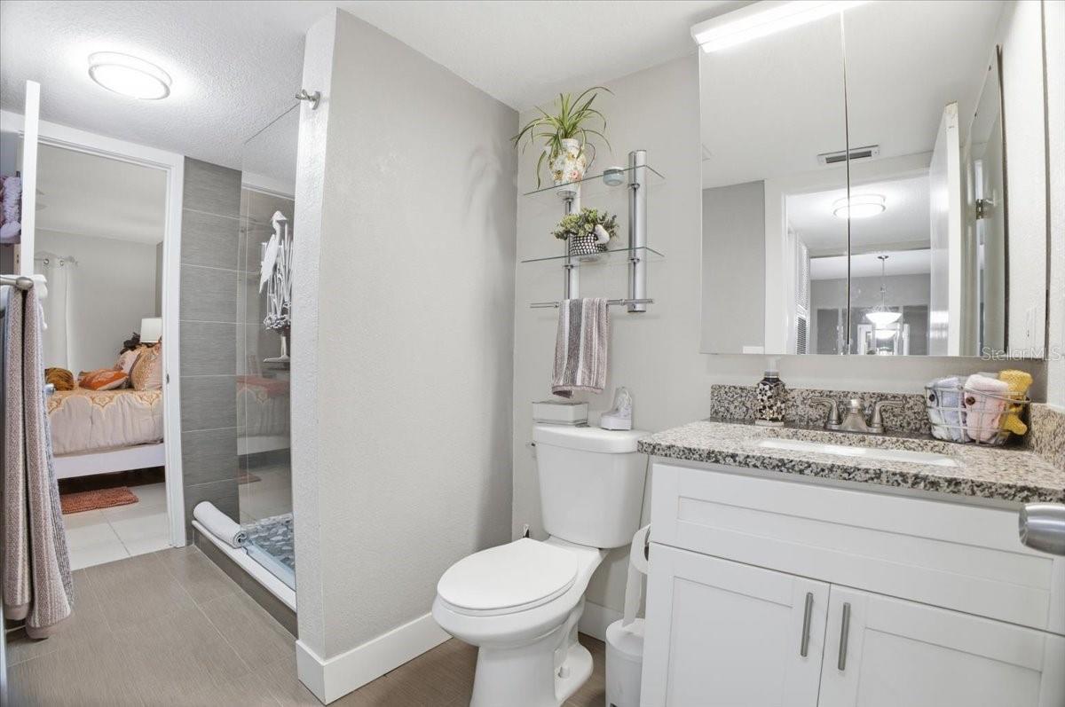 Image 14 of 31 For 3710 Lake Bayshore Drive K416