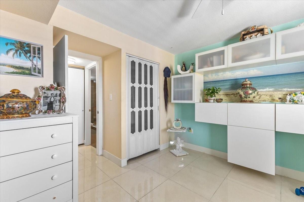 Image 17 of 31 For 3710 Lake Bayshore Drive K416