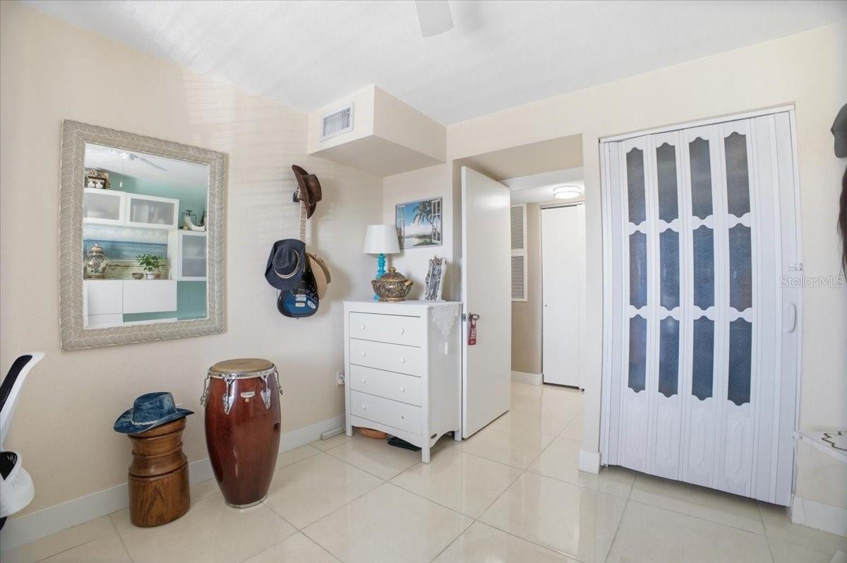 Image 18 of 31 For 3710 Lake Bayshore Drive K416