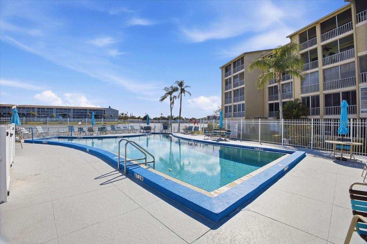 Image 23 of 31 For 3710 Lake Bayshore Drive K416