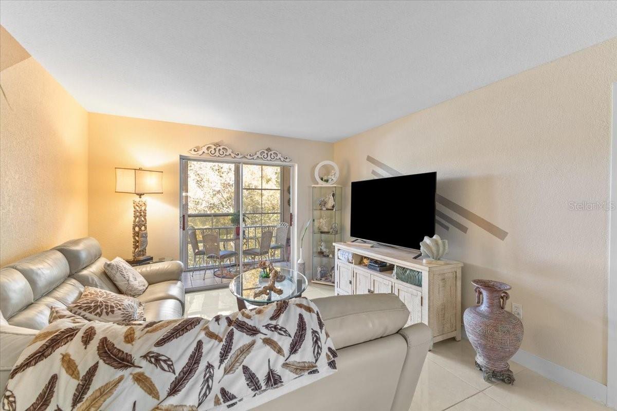 Image 8 of 31 For 3710 Lake Bayshore Drive K416