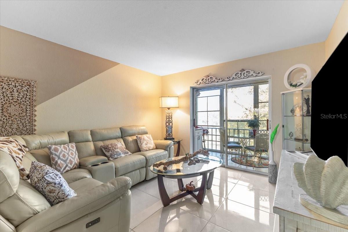 Image 9 of 31 For 3710 Lake Bayshore Drive K416