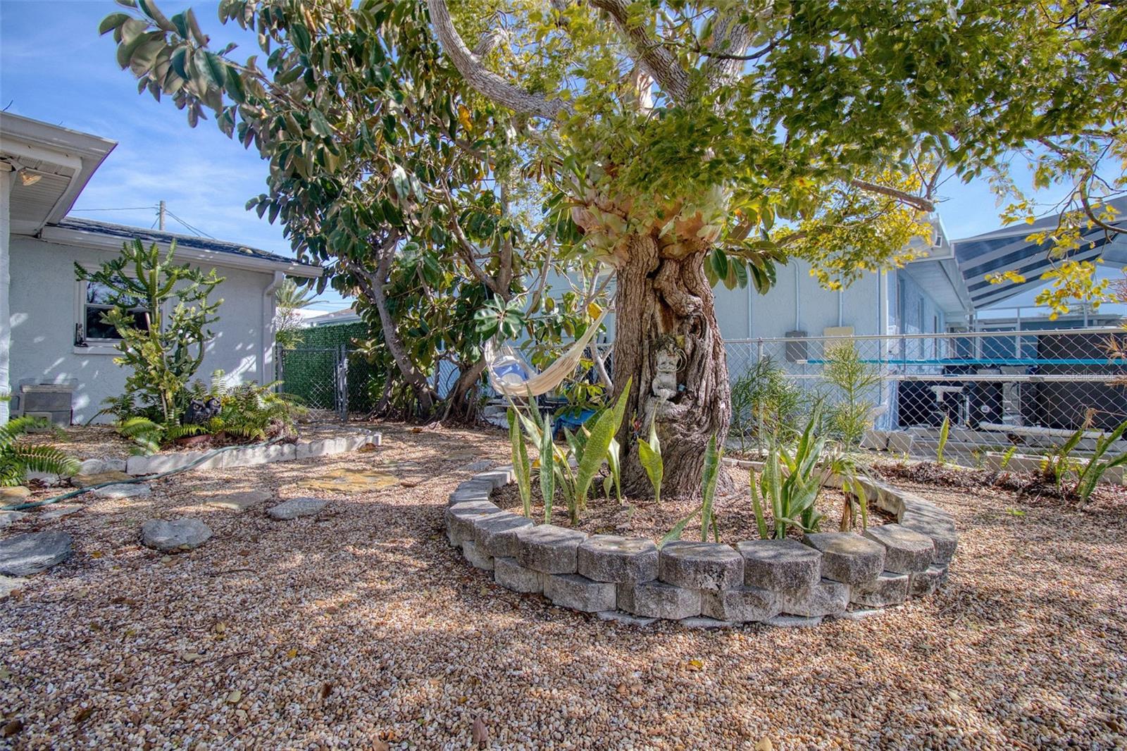 Image 21 of 31 For 13525 Maria Drive