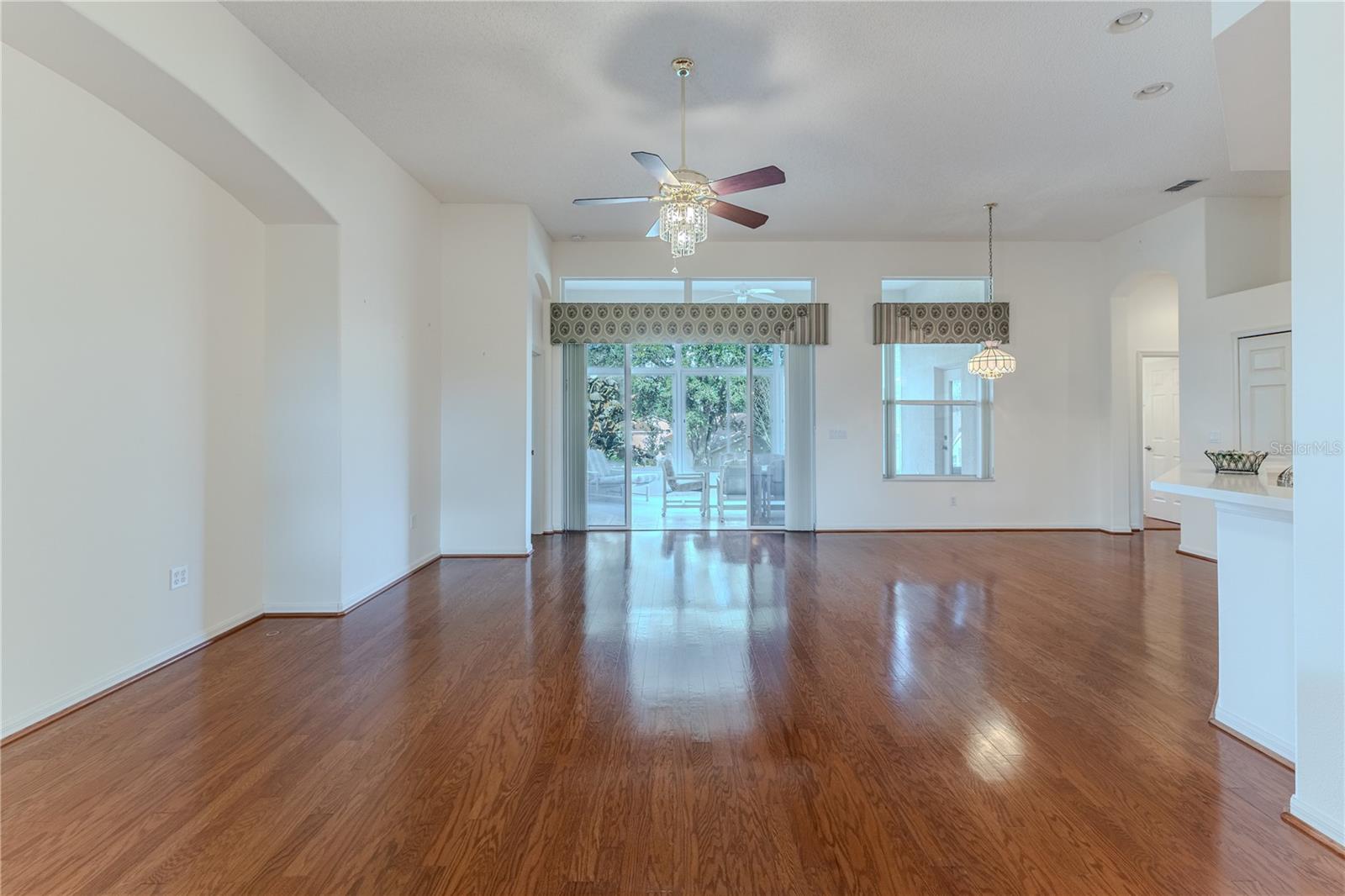 Image 12 of 55 For 239 Longleaf Court