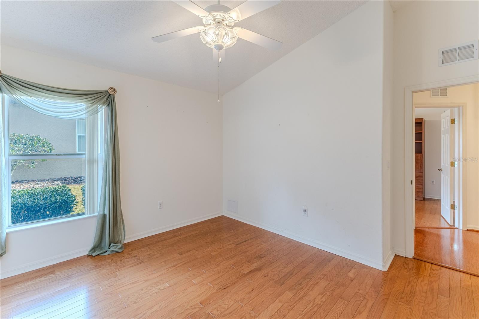 Image 32 of 55 For 239 Longleaf Court