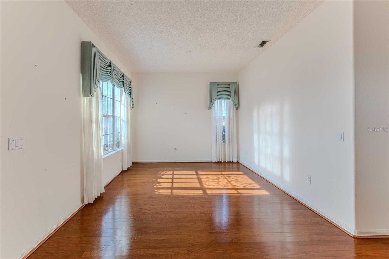 Image 8 of 55 For 239 Longleaf Court