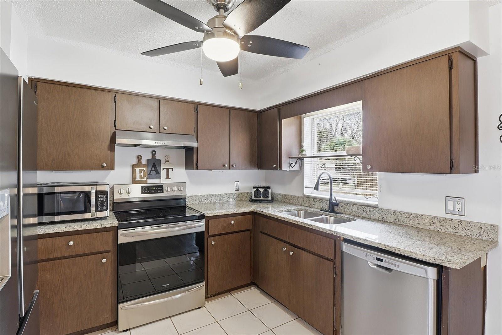 Image 14 of 36 For 2341 Whitier Point