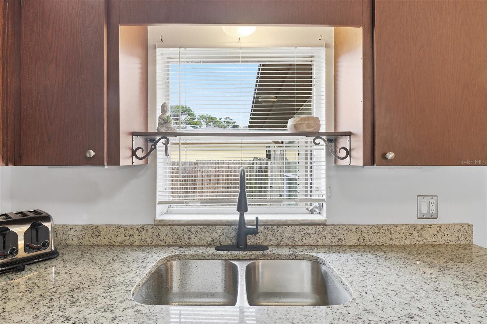 Image 18 of 36 For 2341 Whitier Point