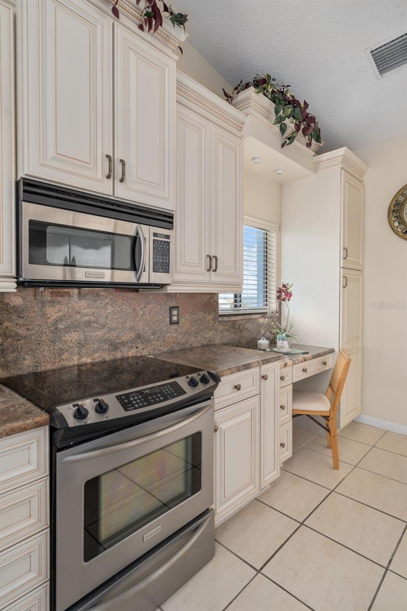 Image 23 of 67 For 4620 Bay Boulevard 1158