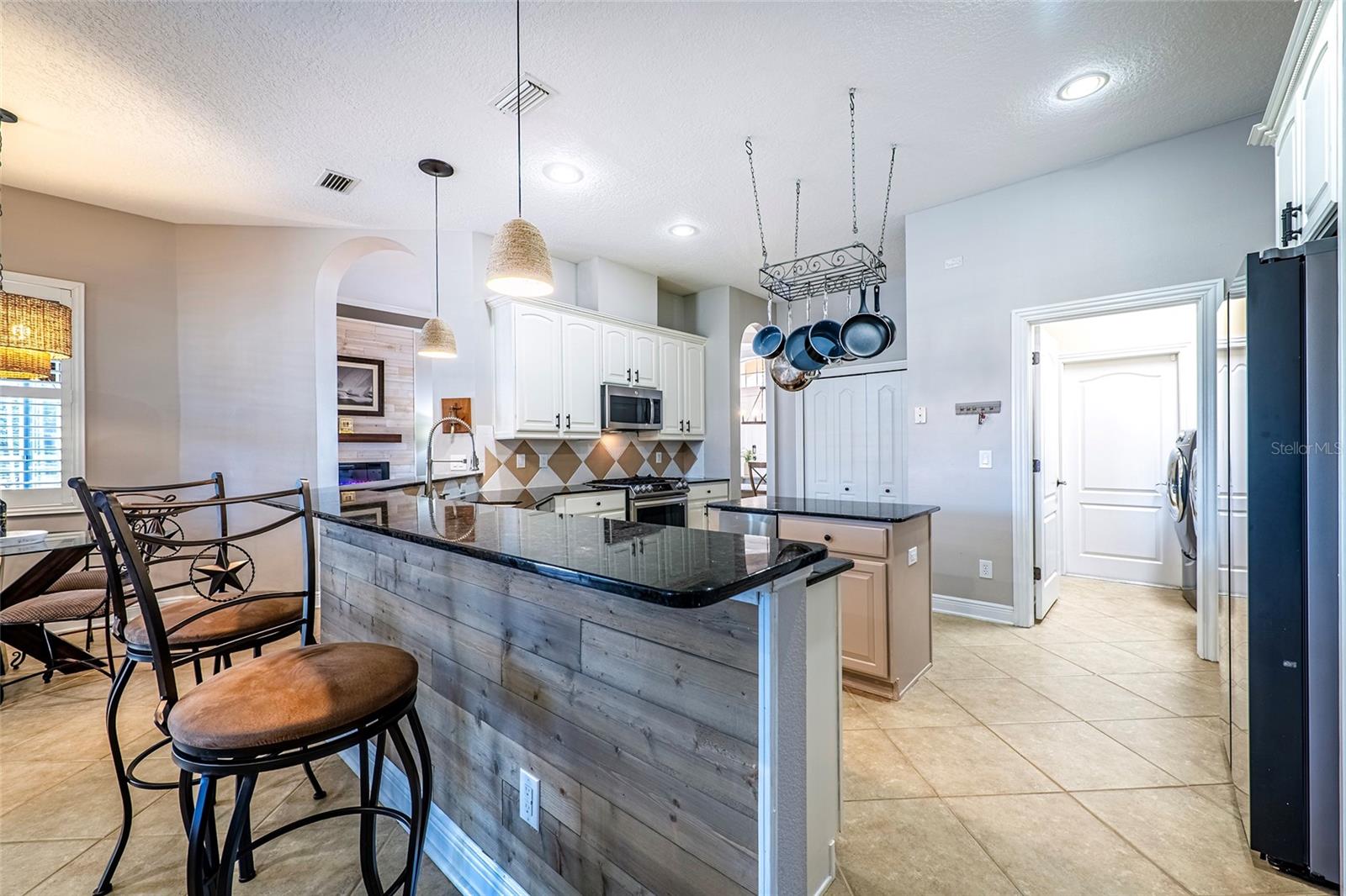 Image 16 of 75 For 10653 Garda Drive