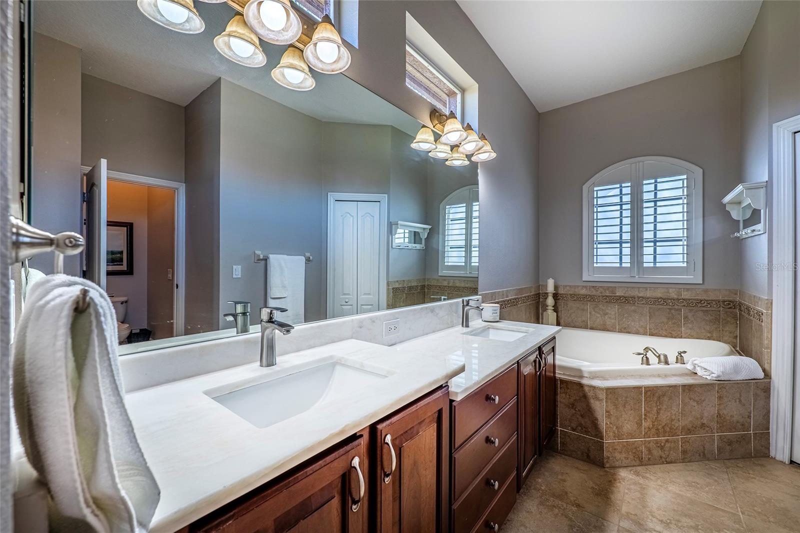 Image 25 of 75 For 10653 Garda Drive