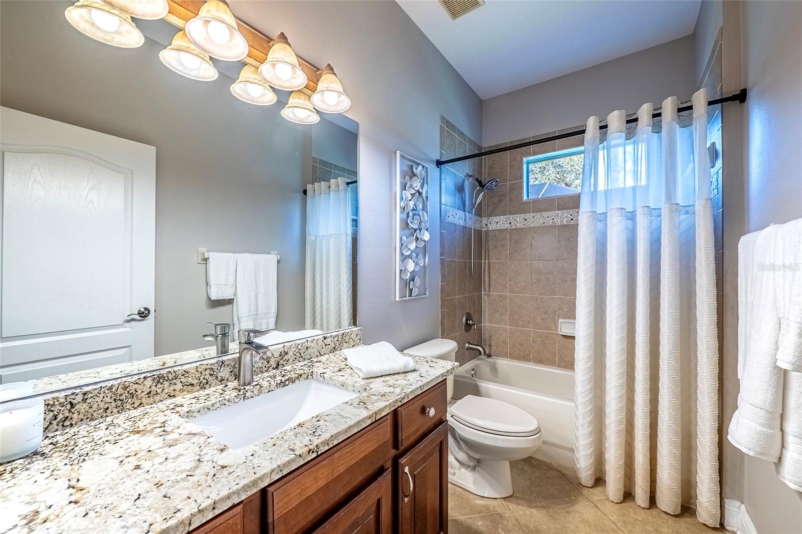 Image 34 of 75 For 10653 Garda Drive