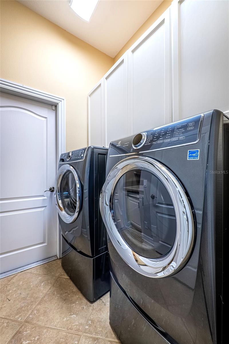 Image 40 of 75 For 10653 Garda Drive