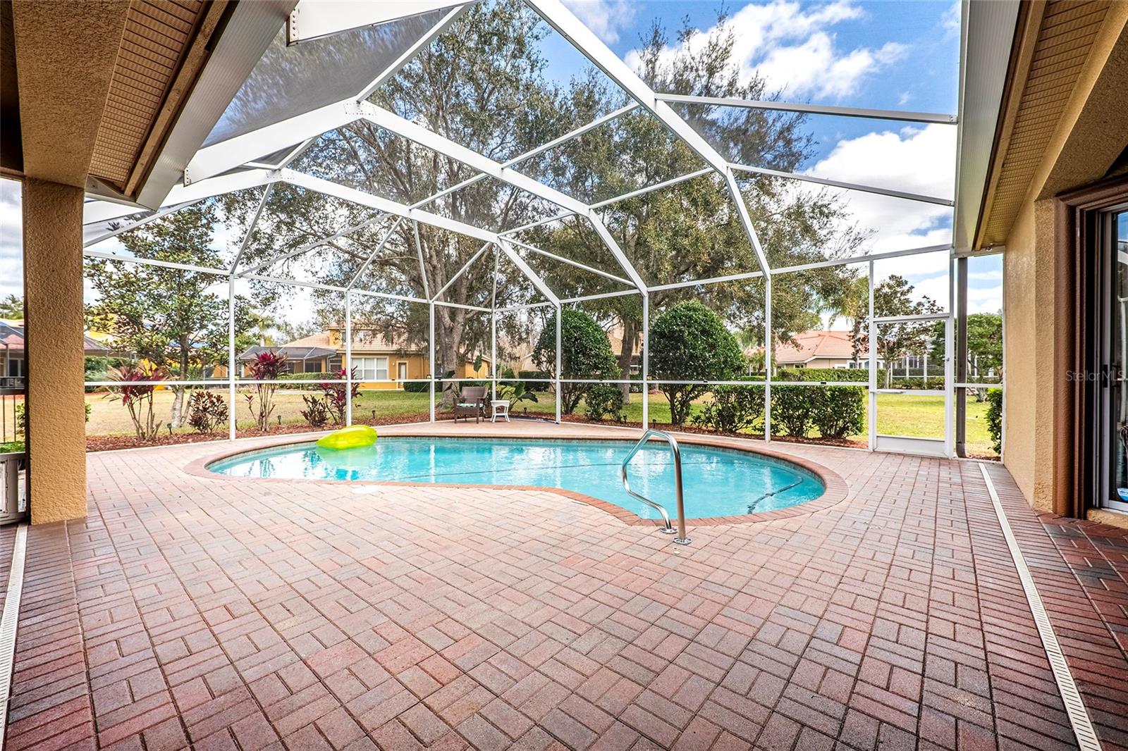 Image 43 of 75 For 10653 Garda Drive