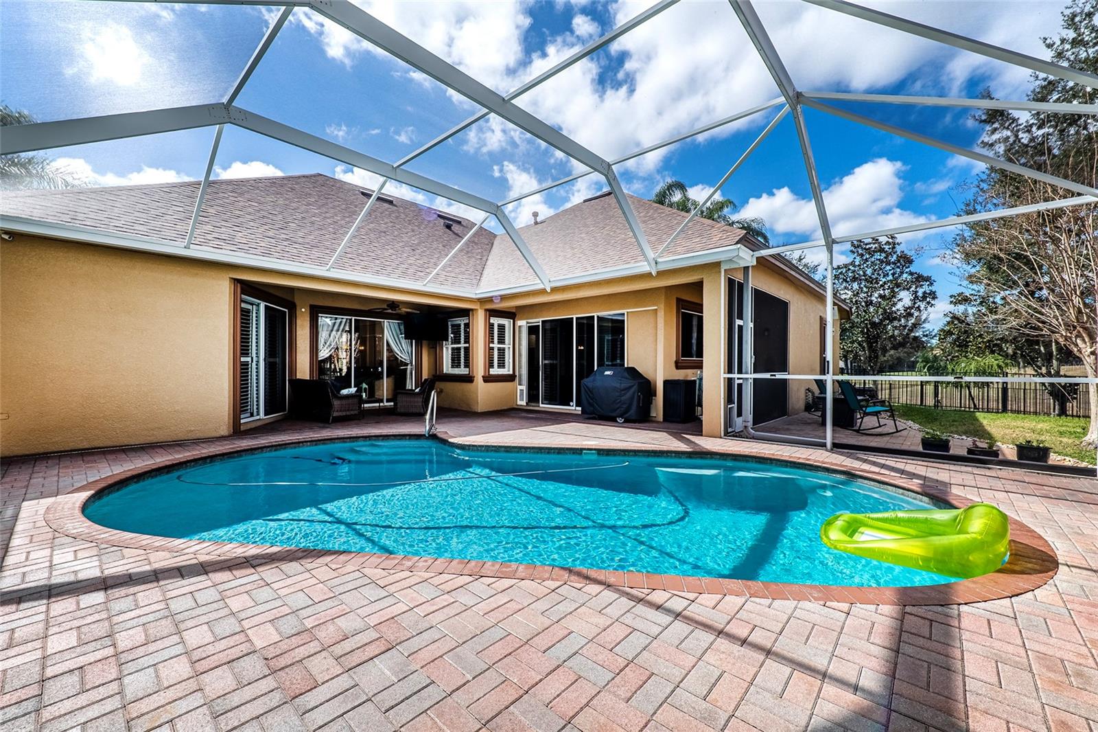 Image 45 of 75 For 10653 Garda Drive