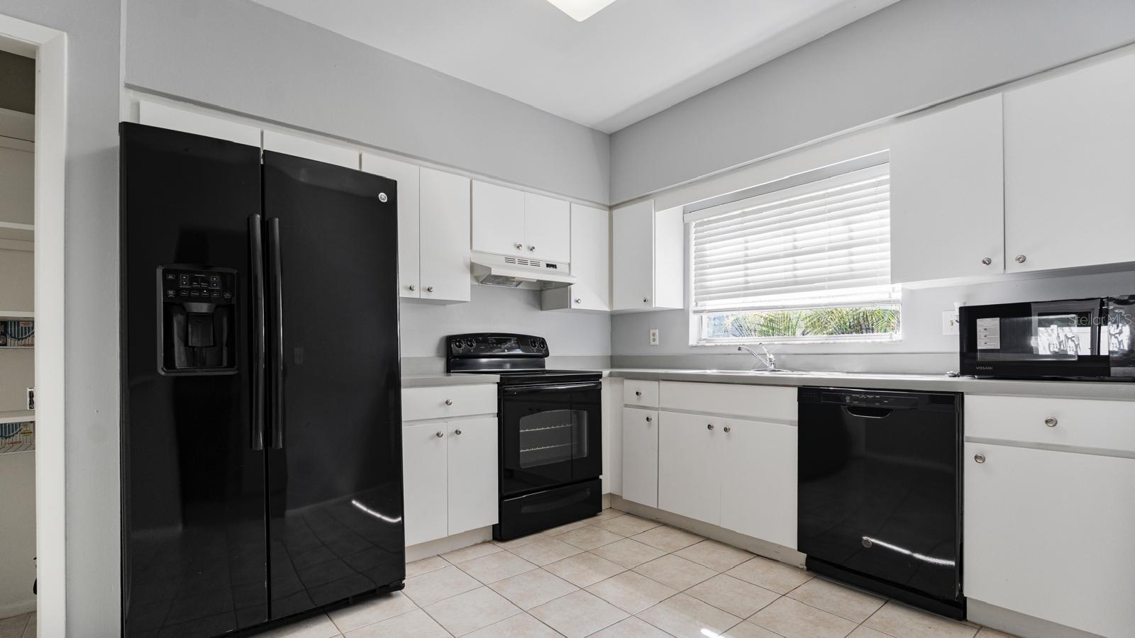 Image 4 of 13 For 11717 Wesson Circle E