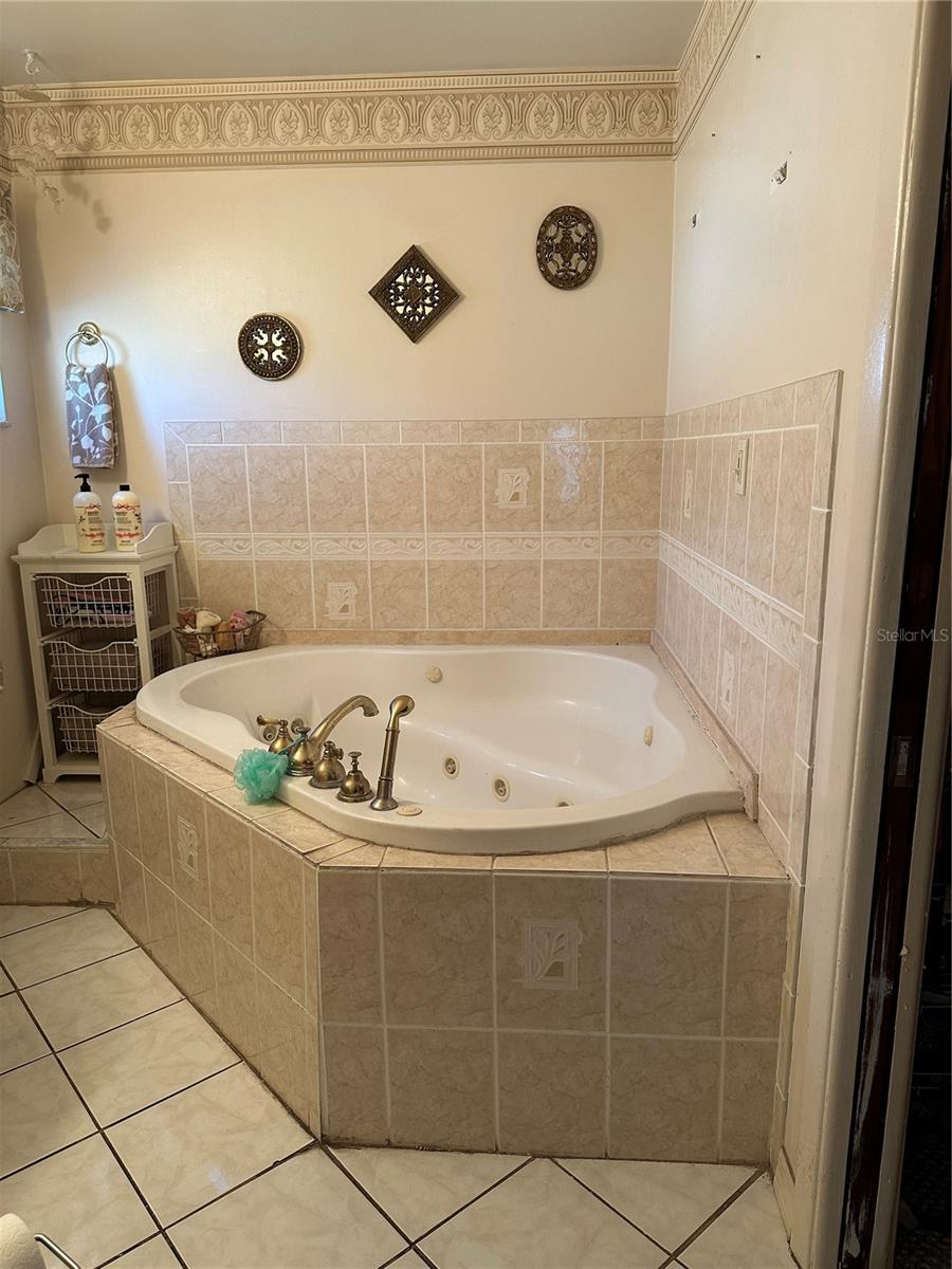 Image 11 of 23 For 1427 Amy Circle